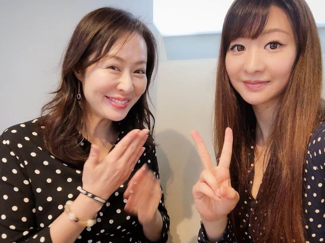 のインスタグラム：「本日の【渋谷のラジオ】生放送は女優の【三木美加子さん】がゲストでした❣️ ﻿ ﻿ 姉妹みたいに服が被りました😆﻿ ﻿ #渋谷のラジオ﻿ #三木美加子﻿ #歩りえこ ﻿ #ラジオ﻿ #朝から生ラジオ📻」