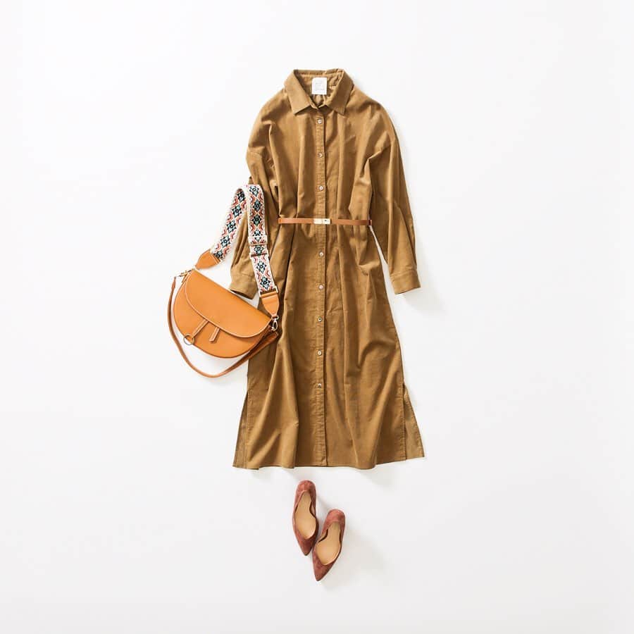 LOUNIE（ルーニィ）さんのインスタグラム写真 - (LOUNIE（ルーニィ）Instagram)「《LOUNIE 2019 Autumn Collection》1枚でワンピースとしてはもちろん、羽織りにもなる『コーデュロイシャツワンピ』 ㅤㅤ 本日はワンピの着こなしを2つ紹介します☆ ㅤㅤ 【coordinate1】 キャメル×ブラックのメリハリコーデ。コーデにスパイスを与える鉄板アイテム“レザーブルゾン”に、この秋はベレー帽でレトロなアクセントを。 Shirt one-piece(w/ribbon)(19515341①)¥26000+tax Blouson(19917402③)¥88000+tax Beret(w/brooch)(19558237④)¥8800+tax Bag(19555305①)¥16000+tax Boots(19557309②)¥32000+tax ㅤㅤ 【coordinate2】 細ベルトでウエストマーク。バックやパンプスもワントーンで揃えれば、感度の高めなオフィススタイルに。 Shirt one-piece(w/ribbon)(19515341①)¥26000+tax Bag(w/shoulder)(19557225①)¥22000+tax Belt(19554104②)¥7800+tax Pumps(19557232①)¥22000+tax ㅤㅤ #LOUNIE#lounie#ルーニィ#2019aw#fashion#通勤コーデ#お仕事コーデ#シャツワンピース#シャツワンピ#コーデュロイ#キャメル#レザーブルゾン」9月22日 11時14分 - lounie_jp
