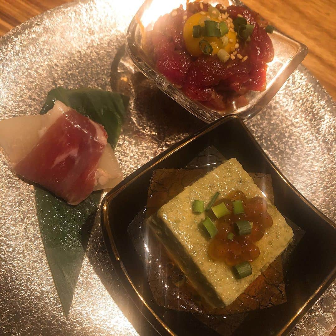 伊藤みくさんのインスタグラム写真 - (伊藤みくInstagram)「とってもお洒落な ラム焼肉専門店！﻿ 『lamb ne らむね』﻿ ﻿ に行ってきました😊﻿ ﻿ 16種類もの部位を選べる完全焼肉スタイルは『日本初』﻿ ﻿ 超希少な部位ベビーラムや外ももはばき なども食べられて どれも全てが美味しすぎました😍﻿ ﻿ 高タンパク低カロリーで﻿ 女子には嬉しい成分ばかりのラム肉🐏﻿ ﻿ 無煙ロースターもあって服が臭くならないのもポイント✨﻿ ﻿ しばらく らむねさん にハマりそうです💕💕﻿ ﻿ ﻿ #ラム焼肉﻿ #ラム #らむね﻿ #lambne﻿ #ラムチョップ #ベビーラム﻿ #ダイエット﻿ #アンチエイジング﻿ #焼肉」9月22日 11時17分 - miku90210