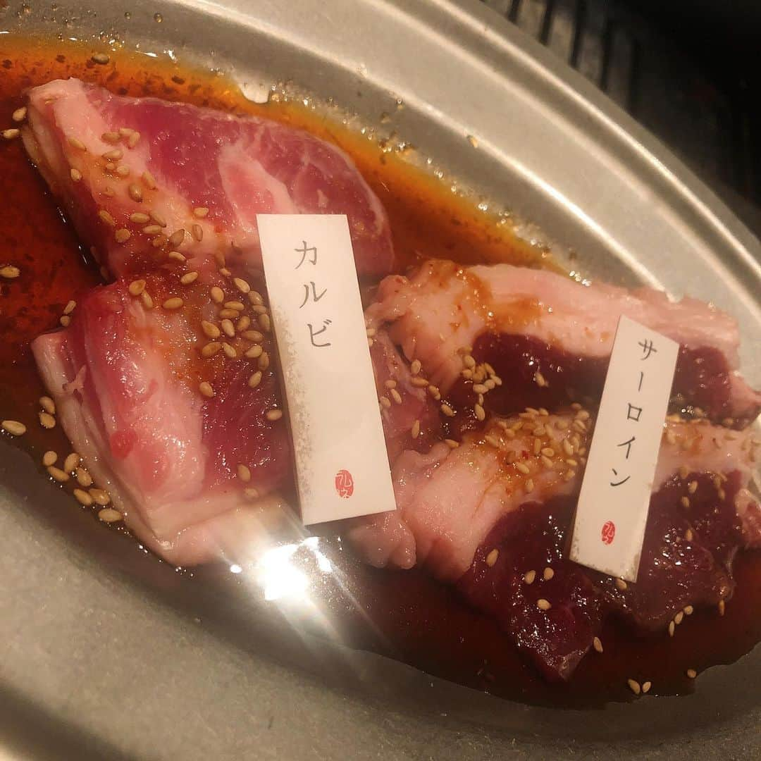 伊藤みくさんのインスタグラム写真 - (伊藤みくInstagram)「とってもお洒落な ラム焼肉専門店！﻿ 『lamb ne らむね』﻿ ﻿ に行ってきました😊﻿ ﻿ 16種類もの部位を選べる完全焼肉スタイルは『日本初』﻿ ﻿ 超希少な部位ベビーラムや外ももはばき なども食べられて どれも全てが美味しすぎました😍﻿ ﻿ 高タンパク低カロリーで﻿ 女子には嬉しい成分ばかりのラム肉🐏﻿ ﻿ 無煙ロースターもあって服が臭くならないのもポイント✨﻿ ﻿ しばらく らむねさん にハマりそうです💕💕﻿ ﻿ ﻿ #ラム焼肉﻿ #ラム #らむね﻿ #lambne﻿ #ラムチョップ #ベビーラム﻿ #ダイエット﻿ #アンチエイジング﻿ #焼肉」9月22日 11時17分 - miku90210