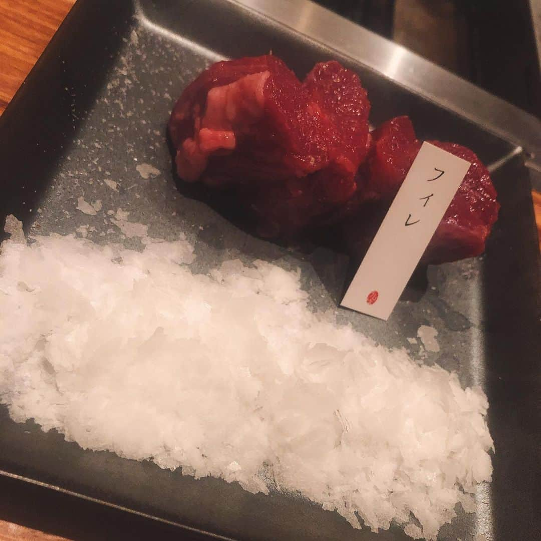 伊藤みくさんのインスタグラム写真 - (伊藤みくInstagram)「とってもお洒落な ラム焼肉専門店！﻿ 『lamb ne らむね』﻿ ﻿ に行ってきました😊﻿ ﻿ 16種類もの部位を選べる完全焼肉スタイルは『日本初』﻿ ﻿ 超希少な部位ベビーラムや外ももはばき なども食べられて どれも全てが美味しすぎました😍﻿ ﻿ 高タンパク低カロリーで﻿ 女子には嬉しい成分ばかりのラム肉🐏﻿ ﻿ 無煙ロースターもあって服が臭くならないのもポイント✨﻿ ﻿ しばらく らむねさん にハマりそうです💕💕﻿ ﻿ ﻿ #ラム焼肉﻿ #ラム #らむね﻿ #lambne﻿ #ラムチョップ #ベビーラム﻿ #ダイエット﻿ #アンチエイジング﻿ #焼肉」9月22日 11時17分 - miku90210