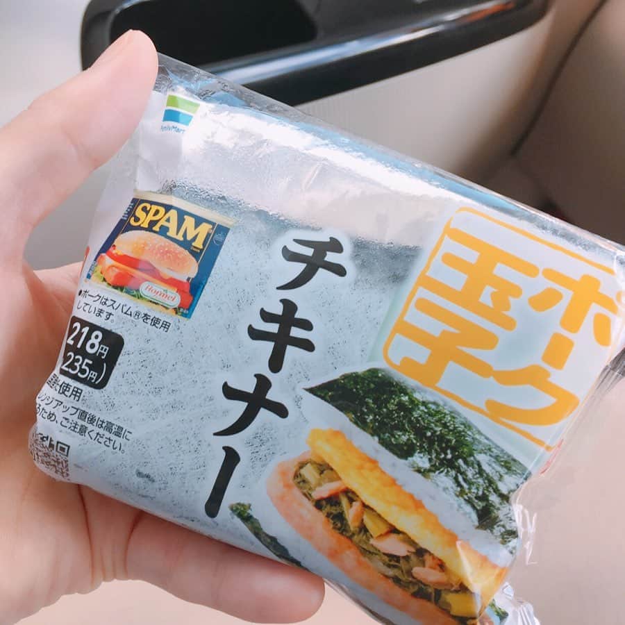 岩村菜々美さんのインスタグラム写真 - (岩村菜々美Instagram)「沖縄ではどこのコンビニにも置いてあった... ポークたまごおにぎり食べたーい。 #沖縄 #コンビニ #ポークたまご  #シーチキン #高菜 #チキナー」9月22日 11時35分 - nanami1120