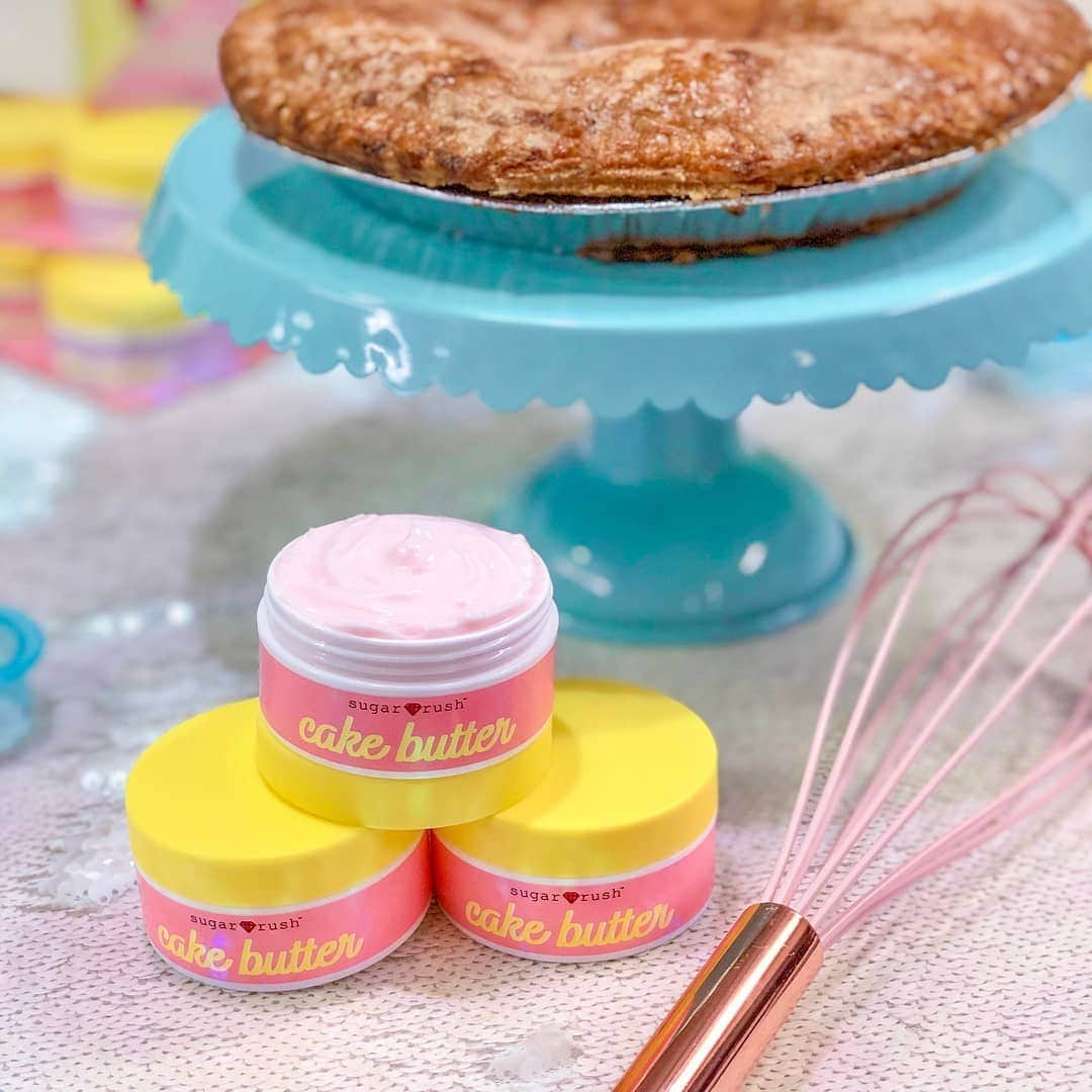 Tarte Cosmeticsさんのインスタグラム写真 - (Tarte CosmeticsInstagram)「Whip it reaaaaal good with our 🆕 @sugarrush cake butter whipped body butter trio 🎂 This sweet trio comes with 3 limited-edition scents (🍪sugar cookies, 🍎apple pie & 🍬peppermint) & makes skin feel super soft! @ultabeauty #sugarrush #sugarsquad」9月22日 12時03分 - tartecosmetics