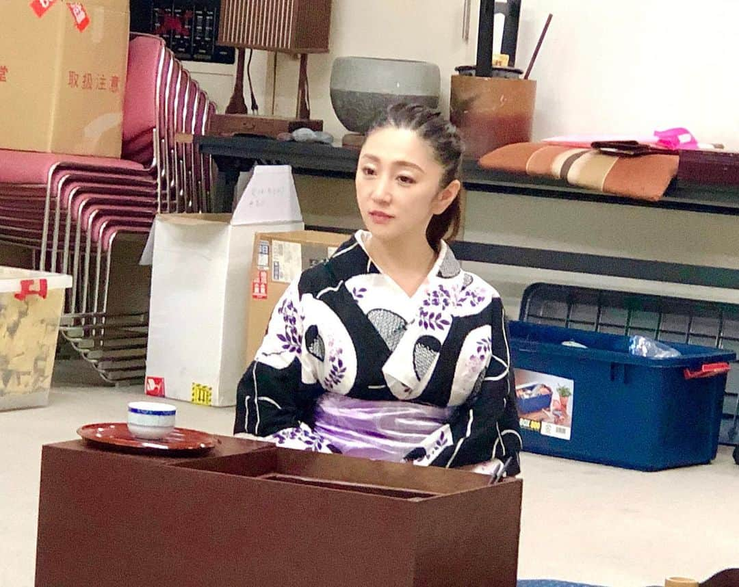 柑谷あゆみさんのインスタグラム写真 - (柑谷あゆみInstagram)「お芝居、日本舞踊👘、ダンス💃覚えることいっぱいだけど、 こういう舞台は初めてなので、楽しいです😊🎶 ご予約まだの方、残りチケットわずかになりましたので、お早めにDMください🙇‍♀️ 観に来てねー👍👍 10/8(火)12:00〜  17:00〜 ＠日本橋公会堂 #舞台#時代劇#文七元結#日本舞踊」9月22日 12時05分 - kantani_ayumi