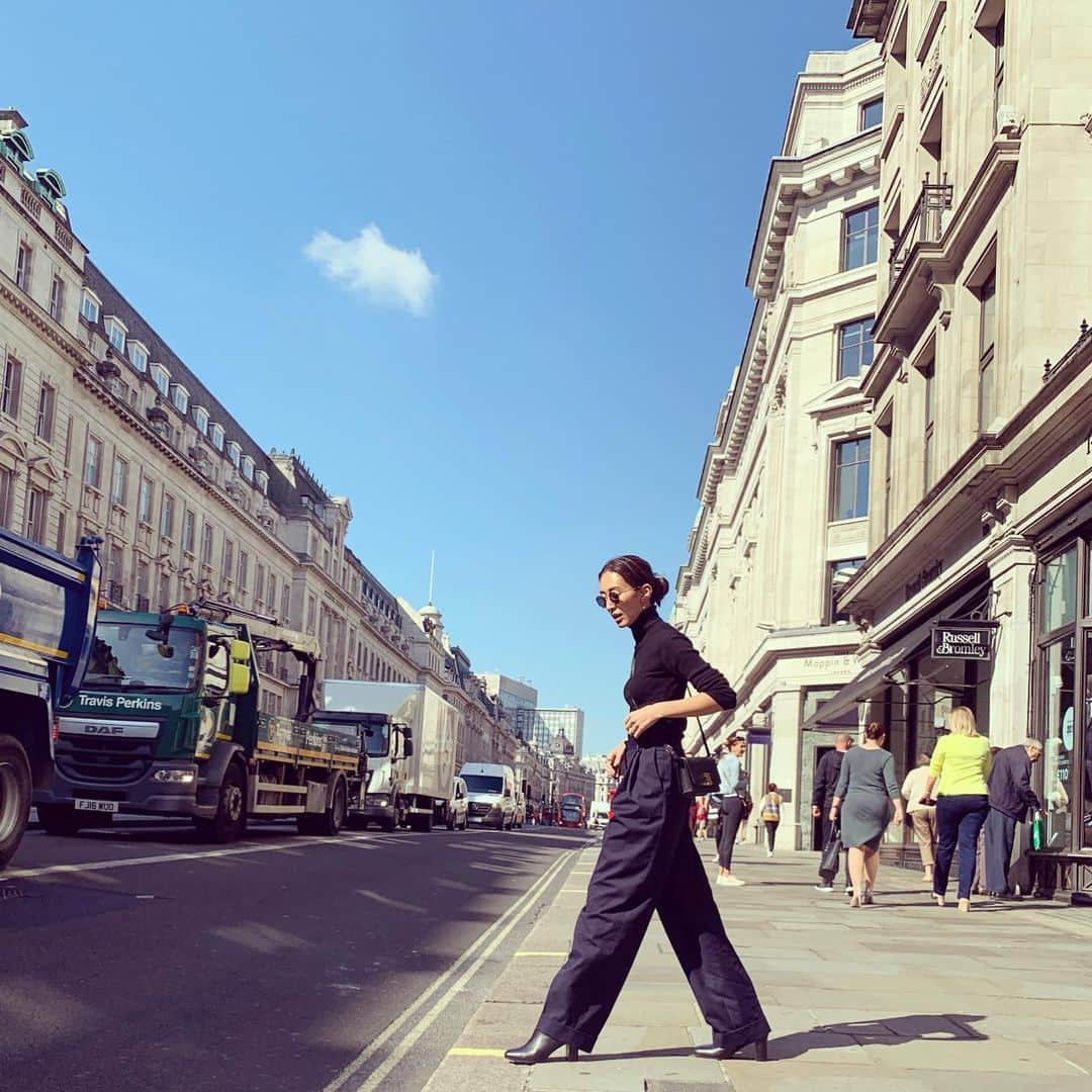 神山まりあさんのインスタグラム写真 - (神山まりあInstagram)「🚶‍♀️🚶‍♀️まり散歩🚶‍♀️🚶‍♀️ #london #fun #street #shopping #afterwork #まぁもう日本なうだけど」9月22日 12時16分 - mariakamiyama