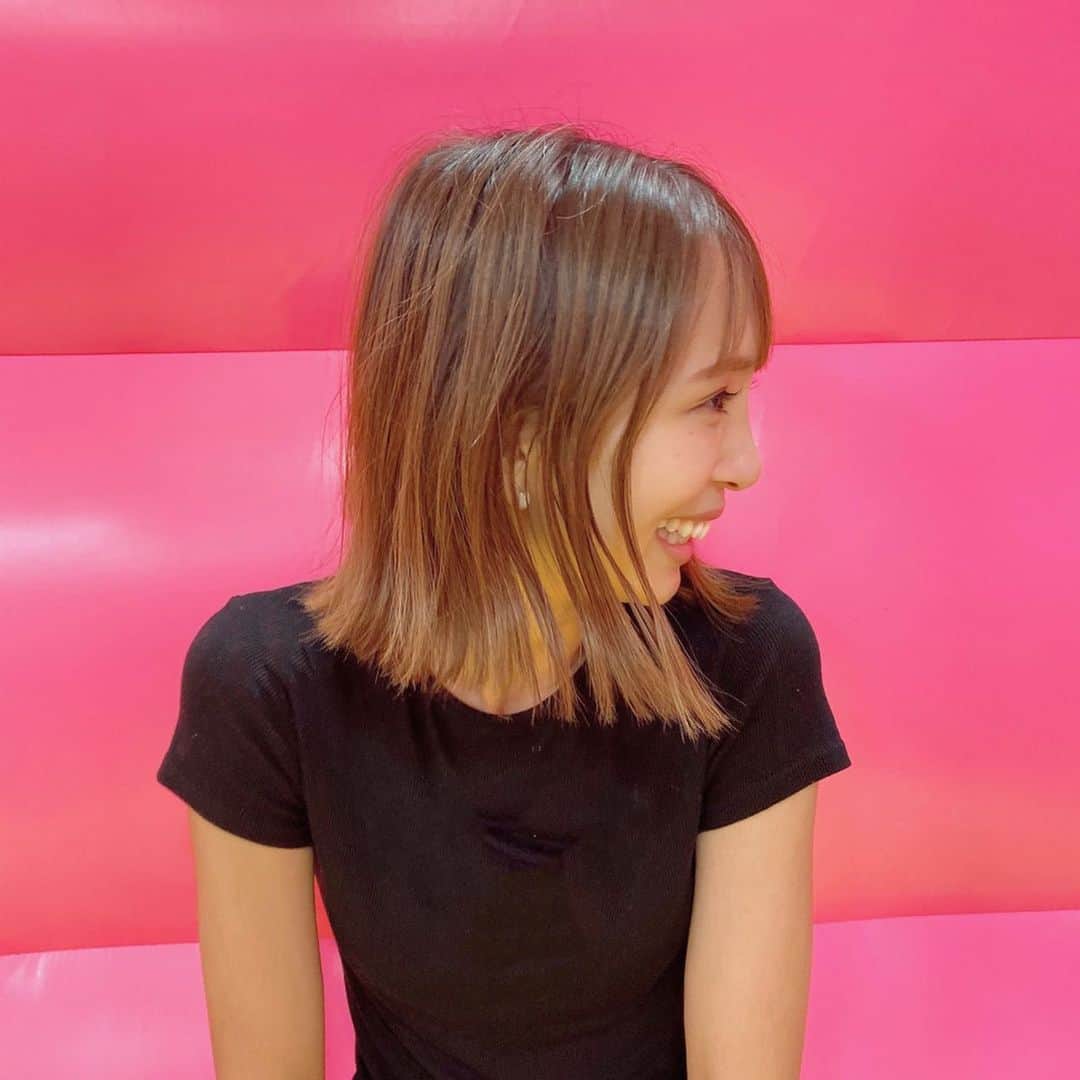 福長優のインスタグラム：「♡ hair.....💇🏽‍♀️ 軽くしてもらったから オイルだけ付けてそのままスタイル🌿  長さは揃えるぐらいで 前髪チョキン✂︎ 🌿  #haircolor #hair #hairstyles  #美容室 #表参道belle  @belle_daisukehorinouchi  @kanakohorii  @hair_salon_belle」