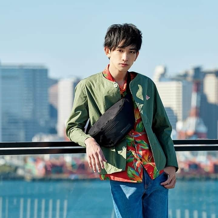 EX NEWSさんのインスタグラム写真 - (EX NEWSInstagram)「2019/2/18発売 「SHIPS JET BLUE 7 POCKETS  SHOULDER BAG BOOK」 表紙： #町田啓太  #劇団EXILE 📖 https://amzn.to/2S6qKOq」9月22日 12時20分 - exnews24