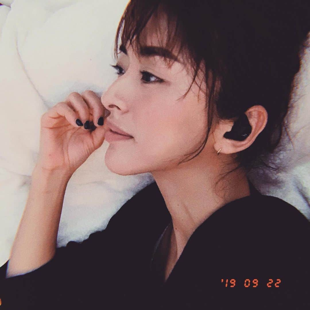 Yoshiko Kris-Webb クリス-ウェブ佳子さんのインスタグラム写真 - (Yoshiko Kris-Webb クリス-ウェブ佳子Instagram)「@anker_official #SoundcoreLibertyNeo No.2👌 コスパ最高、片耳6gの軽量、最大20時間の連続再生、IPX7防水、イヤホンの振動版改良で音質UPなどなど」9月22日 12時38分 - tokyodame