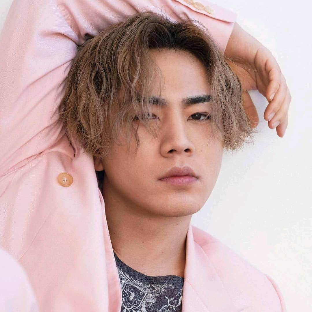 EX NEWSのインスタグラム：「2019/1/28発売 「ELLE JAPON」3月号 登坂広臣の決意の先 . #登坂広臣 #三代目JSoulBrothers 📖 https://amzn.to/2S8adxG」
