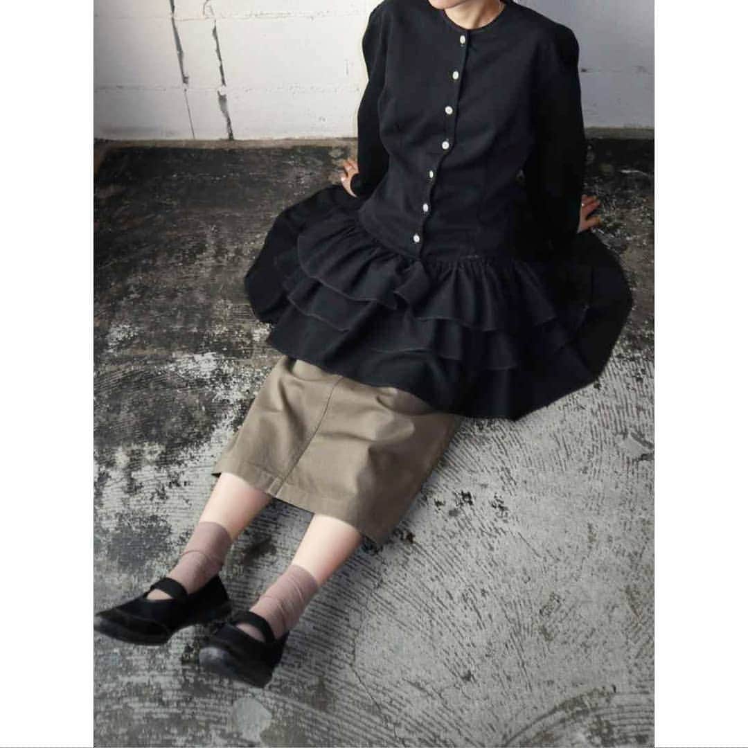 吉祥寺 古着屋 Orfeoのインスタグラム：「Frilled Black Dress  #orfeo #kichijoji #tokyo #vintage #used #fashion #coordinate #outfit #オルフェオ #吉祥寺 #東京 #古着 #古着屋 #ヴィンテージ #ユーズド #ファッション #コーディネート  掲載商品のお問い合わせはメールにて承っております。コメント、DMでのお問い合わせは受け付けておりませんのでご了承ください。」
