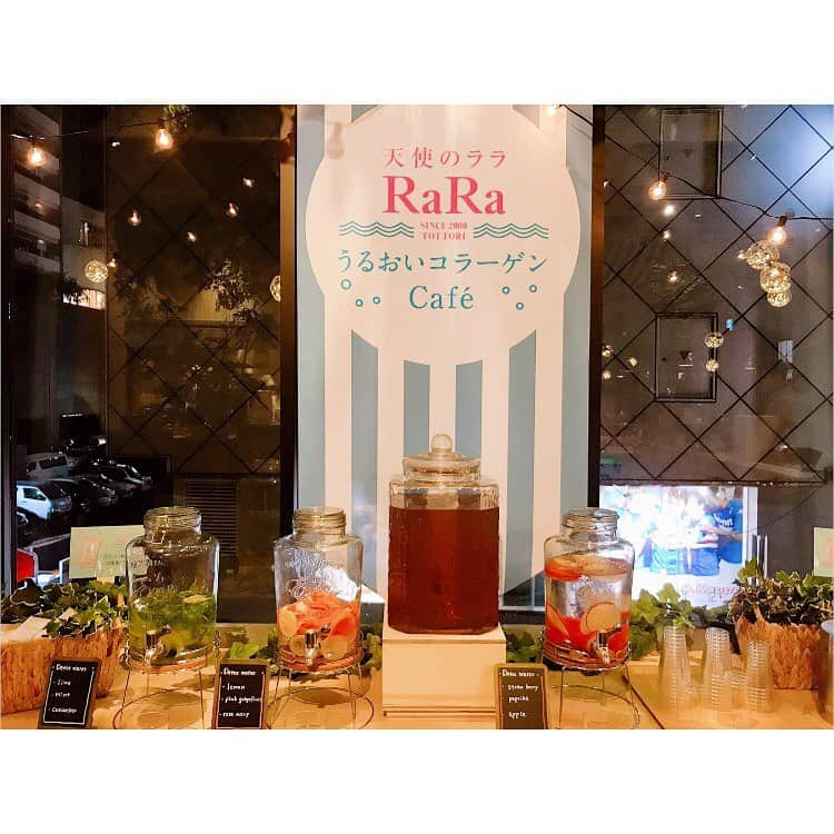 大谷朋子さんのインスタグラム写真 - (大谷朋子Instagram)「♡ * 私も愛用中の飲むコラーゲン「天使のララ」が、 機能性表示食品になりましたー◡̈👏 * 早速、渋谷のロイヤルガーデンカフェで開催中の コラボカフェに行ってきました♪ * コラボメニューがあって、 「牛すじ肉のデミグラスオムライス」 「大山どりのグリルと季節の野菜サラダ」 「RARAスムージー」をいただきました❤︎ * 全て“天使のララ”が入っています！  香料・着色料・保存料を一切加えず、 無味無臭の高純度液体フィッシュコラーゲンだから、  お料理に入れても大丈夫🙆‍♀️ * うるおいコラーゲンが入っているメニューとかうれしくて、毎日食べたいくらい！！ しかもどれも美味しかったです❤︎ * ドリンクバーには、天使のララが置いてあって、 自由に入れることも♪ * お肌の乾燥やハリ、ツヤが気になる方、  生活が不規則な方に試してもらいたいです！ * コラボカフェとっても可愛いしオススメ❤︎ ランチのヘルシープレートも気になってます◡̈ * * @tenshi_no_rara  #天使のララ #美容ドリンク #美肌レシピ  #いただきますチャレンジ  #いつでもどこでもなにとでも  #エミネット#pr  #RoyalGardenCaféSHIBUYA  #ロイヤルガーデンカフェ #渋谷」9月22日 12時49分 - tomoko_ohtani