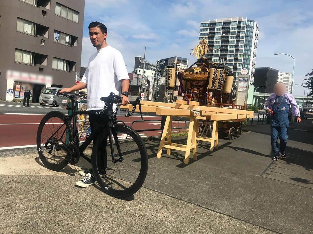 卜部弘嵩さんのインスタグラム写真 - (卜部弘嵩Instagram)「MIKOSHI🇯🇵 Day Off 今日も自転車移動 #神輿 #日本」9月22日 13時20分 - hirotakaurabe