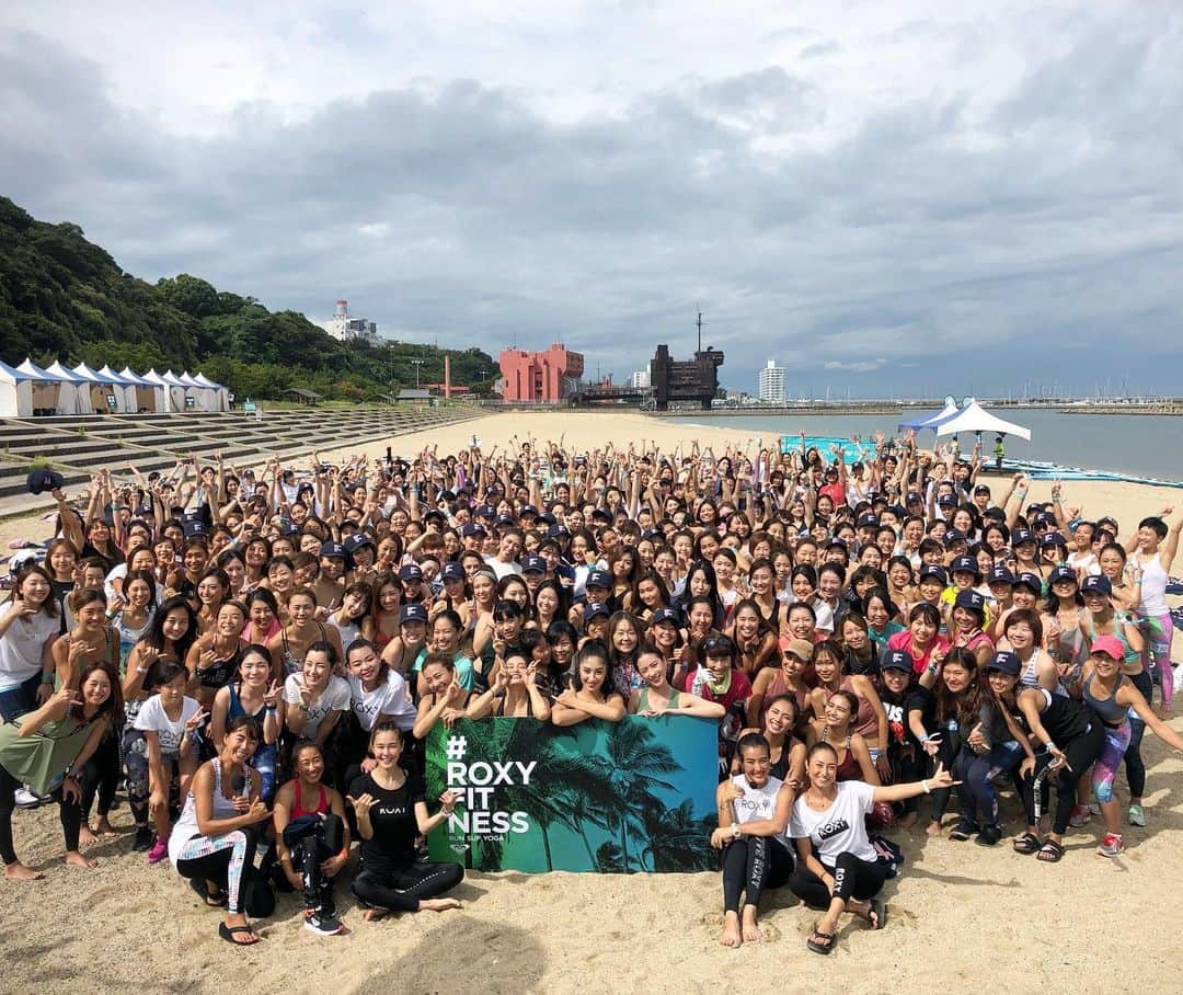 田中律子さんのインスタグラム写真 - (田中律子Instagram)「ROXY FITNESS RUN SUP YOGA🏃‍♀️🏄‍♀️🧘‍♀️OSAKA  台風の影響もなんとか吹き飛ばし、いいお天気の中、ヨガして、ランしてサップして🌞  たくさんの笑顔で溢れたビーチ、参加してくれたみなさま、ありがとう😊スタッフのみなさま、ありがとうございました🙏来週日曜日は福岡で開催です❗️ #roxyjapan  #roxyfitness  #runsupyoga #大阪 #来週は福岡」9月22日 13時29分 - ri2kotanaka