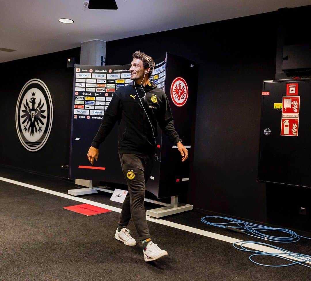 ボルシア・ドルトムントさんのインスタグラム写真 - (ボルシア・ドルトムントInstagram)「👋 #bvb has arrived!  #SGEBVB #borussiadortmund #bvb09 #bundesliga #dortmund #spieltag #eintrachtfrankfurt #frankfurt #feiertag」9月23日 0時22分 - bvb09