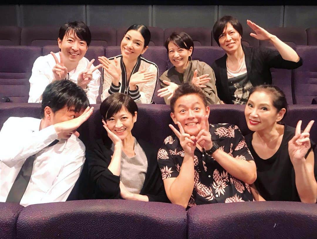 のインスタグラム：「スピードワゴン小沢一敬主催 公演  脚本・演出 ザ・プラン9の久馬 歩さんの舞台【a live house〜そこから星が見えますか？〜】を、馬場典子ちゃん、有村昆くん、Ryujiさんと、観に行って参りましたよ✨ 井戸田潤さん、秋野陽子さん、徳井義実くん、最上もがさん、野呂佳代さん、馬渕英俚可さんなど、豪華なキャストで繰り広げる、高校時代のバンドメンバーの再会の話は、意外や意外な方向へ⁉️ 涙あり、笑いありありの、感動の名言に心打たれる素晴らしい舞台でした😢🤣 。 大阪公演は ・10/5（土) 17:30開場  18:00 開演 ・10/6（日) 14:30開場  15:00 開演 18:30開場  19:00 開演 ABCホール 福島区福島1-30  是非、心を感動や笑いで埋めたい方は、大阪公演も観に行って見てください☺️❤️ 。 #井戸田さんの笑いと涙の演技と長台詞に感動と尊敬✨ #秋野暢子さんスタイル良すぎる努力の賜物✨ #徳井くん相変わらず男前で面白かった！ #小沢くんのナチュラルな演技ステキでした！ #馬渕さんの伏線が！ #舞台を見るのが好き❤️ #明日はバイキング出演と5時に夢中の代打MC出演です✨」