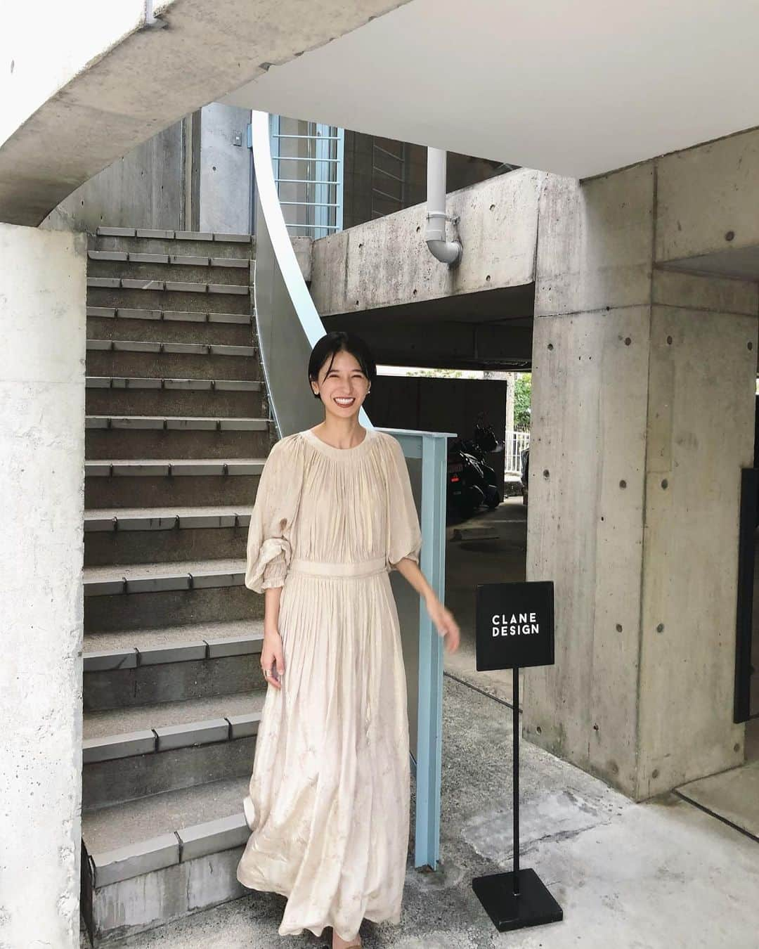 松本恵奈さんのインスタグラム写真 - (松本恵奈Instagram)「展示会の日に着ていたワンピースは結婚式や特別な日にとってもオススメな一枚です♡発売はまだまだ先ですがお楽しみに♡ #clane #20ss」9月22日 23時17分 - ena1123