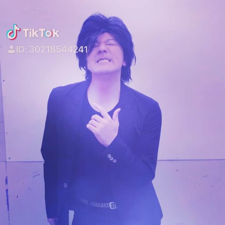 長田庄平のインスタグラム：「氷室京介でマリーゴールド歌ってみた #氷室京介  #あいみょん  #マリーゴールド  #マリオネット #エンジェル #ビート #歌ってみた  #癖うた #チョコレートプラネット」