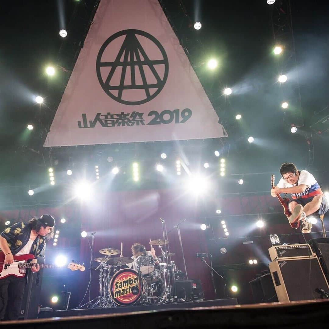 山口隆のインスタグラム：「群馬県 山人音楽祭 2019。 G-FREAK FACTORYは僕らの誇り。 あそこに集まったみんなは僕らの誇り。 あんなすげーのはなかなか無いんじゃないかい🤩✌️ ライブ中どーにかなっちまいそうだったよ😍😍 全てが最高な音楽祭でしたっっ🤝  #山人音楽祭 Photo by @hayachinphoto」