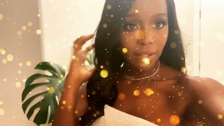 アジャ・ナオミ・キングのインスタグラム：「You hear wedding bells?! 💕😝」