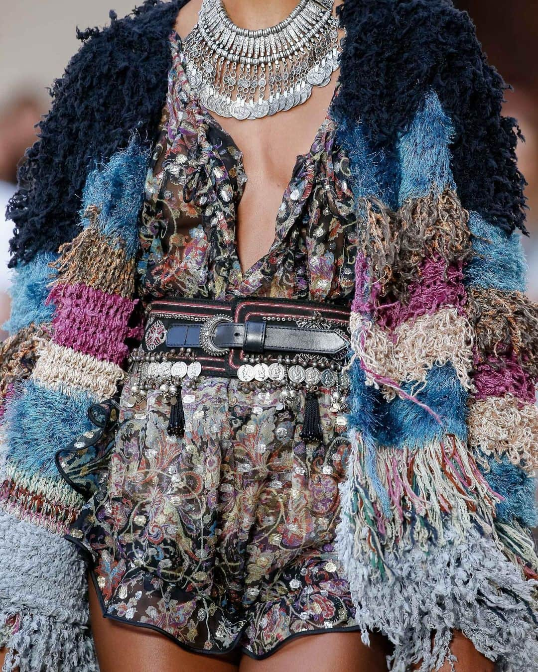 エトロさんのインスタグラム写真 - (エトロInstagram)「POSH PIRATES AND ARISTO GROUPIES  Zoom in to appreciate the intricate details of our Spring Summer 2020 accessories, which evoke the hippie retreats of the 70s that inspired this collection.  #EtroSS20 #Etro #MFW」9月22日 23時42分 - etro