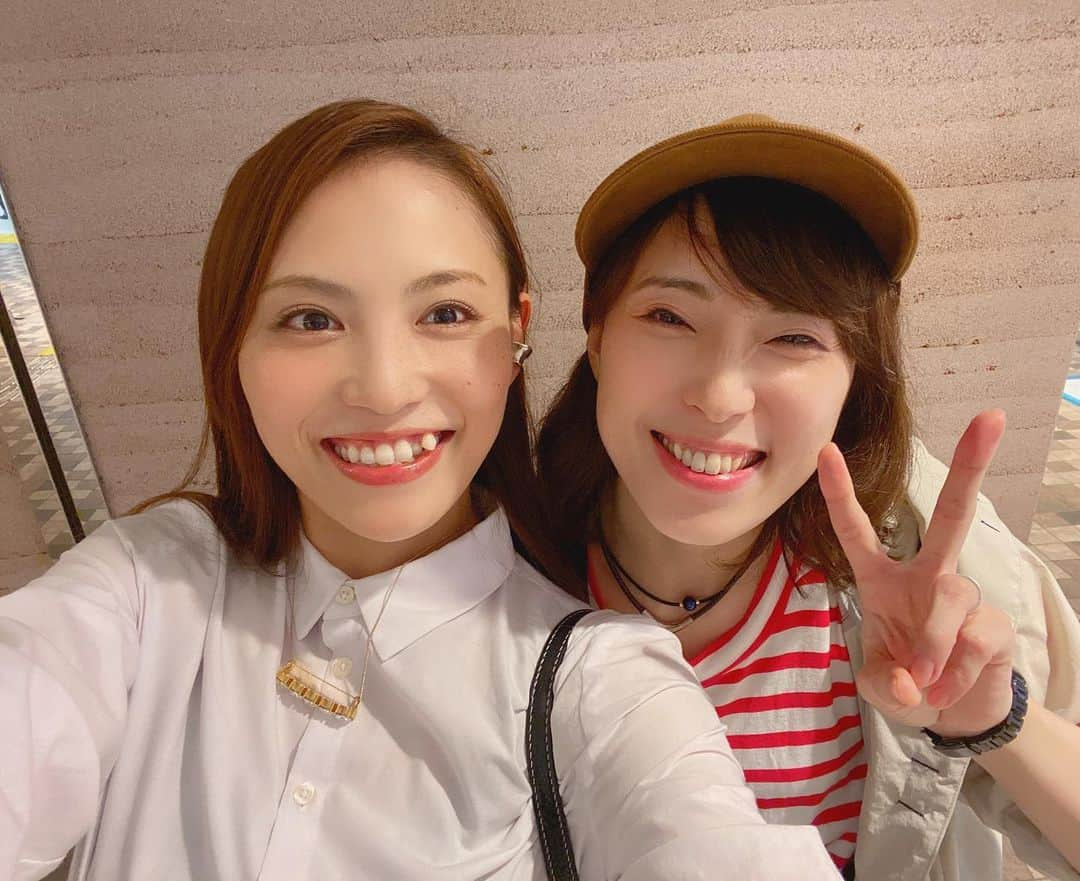 田野アサミさんのインスタグラム写真 - (田野アサミInstagram)「えりこ氏を探せ。 えりこさーーーん😭💕 #中村繪里子 さんとお茶しました。 めちゃくちゃ語った。笑 サラッとcafeのお会計済ませてくれている可愛いとカッコイイを持ち合わせているえりこさーーーん😩💕 久々に会えて嬉しい時間でした！ 雨だけど心は晴れ晴れ☀️ #ワラッチャオ#共演#中村繪里子#田野アサミ えりこさん、ウォーリーを探せレベルで目立ってた😂👍🏻❤️」9月22日 23時52分 - tano_asami