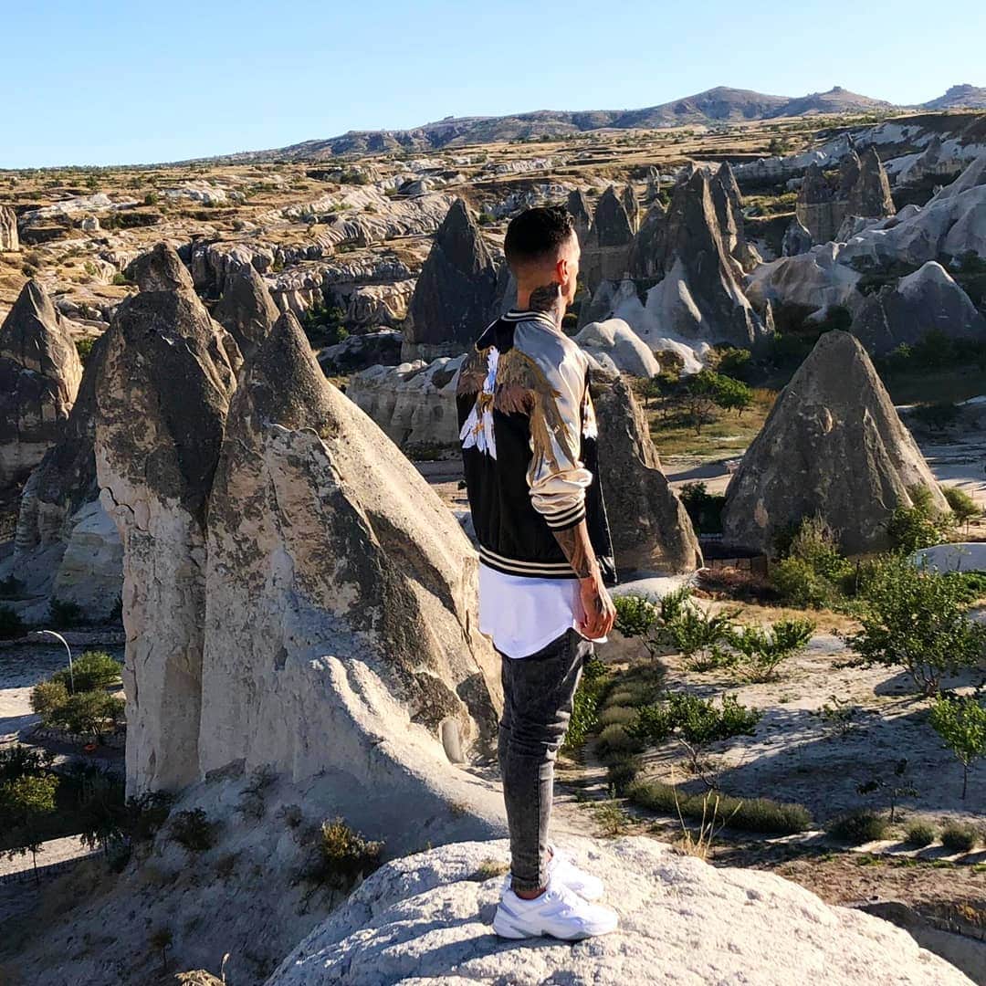 ミゲル・ロペスのインスタグラム：「Kanka şöyle bi foto çek beni」