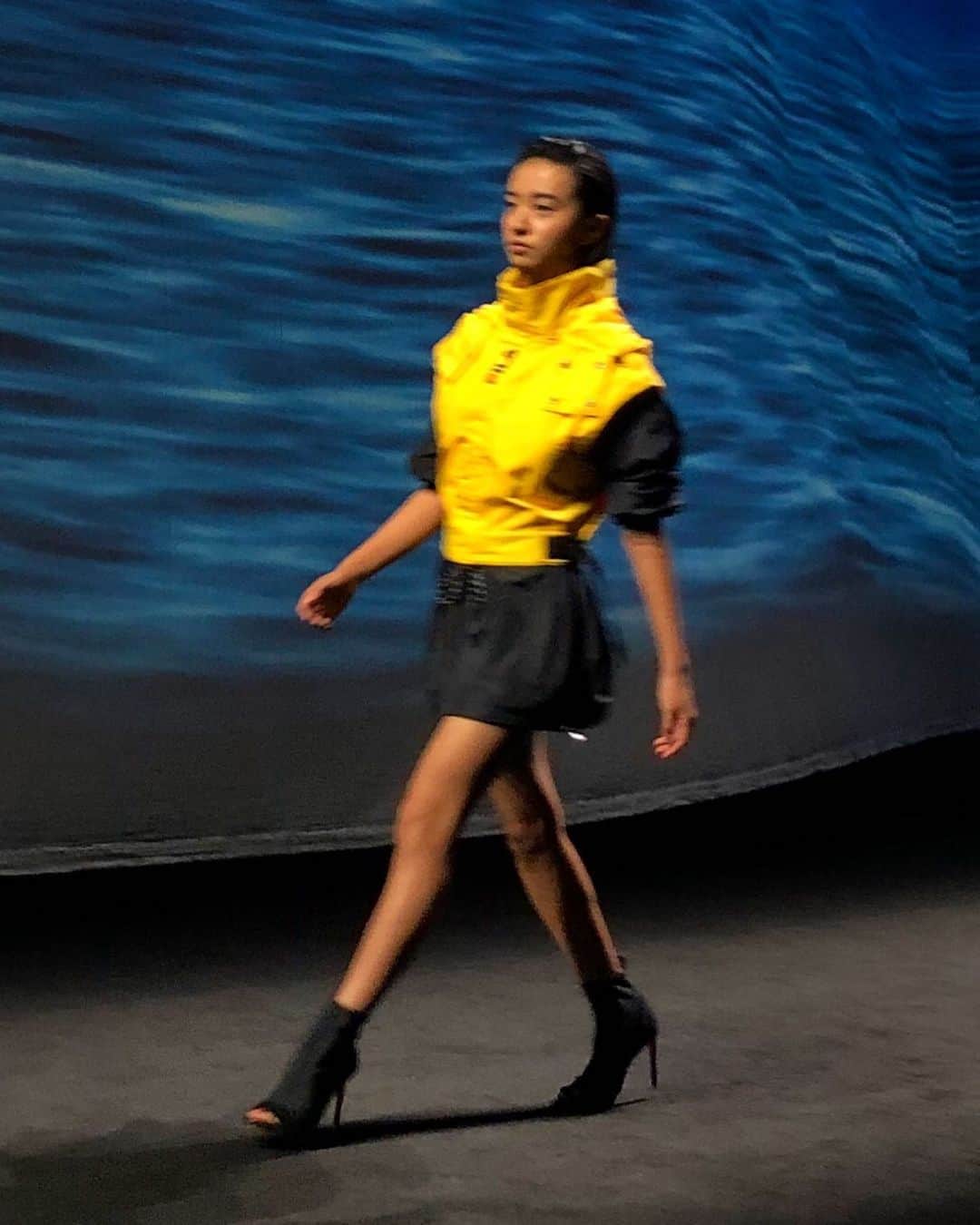 のインスタグラム：「@koki in #FILA #フィラ ランウェイショー。 存在感たっぷりで 可愛かった。 #koki #💛🖤 #MFW #milanfashionweek #milan #milano #abouttoday  #ママも応援に #izastagram」
