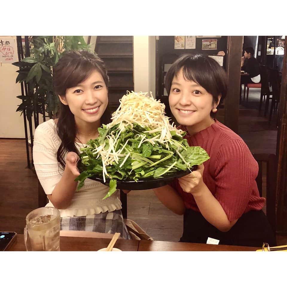 玉巻映美さんのインスタグラム写真 - (玉巻映美Instagram)「どどーーーーーん！と草！ あつこと草鍋😍👏 鍋が恋しい季節になりました🍲 お野菜いっぱい取れました(^^) 栄養とって頑張る💪 #草鍋 #ふじたま」9月22日 23時49分 - eimi_tamamaki