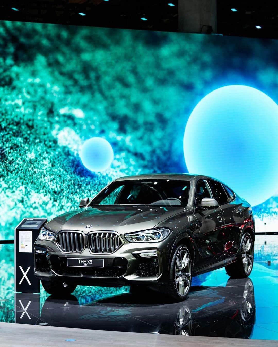 BMWさんのインスタグラム写真 - (BMWInstagram)「Experience the sporting flair at the #IAA19 in Frankfurt. The all-new BMW X6. #TheX6 #BMW #X6 #BMWIAA @BMWdeutschland __ BMW X6 M50i: Fuel consumption in l/100 km (combined): 10.7–10.4. CO2 emissions in g/km (combined): 243–237.  Acceleration (0-100 km/h): 4.3 s. Power: 390 kW, 530 hp, 750 Nm. Top speed (limited): 250 km/h.  The values of fuel consumptions, CO2 emissions and energy consumptions shown were determined according to the European Regulation (EC) 715/2007 in the version applicable at the time of type approval. The figures refer to a vehicle with basic configuration in Germany and the range shown considers optional equipment and the different size of wheels and tires available on the selected model. The values of the vehicles are already based on the new WLTP regulation and are translated back into NEDC-equivalent values in order to ensure the comparison between the vehicles. [With respect to these vehicles, for vehicle related taxes or other duties based (at least inter alia) on CO2-emissions the CO2 values may differ to the values stated here.] The CO2 efficiency specifications are determined according to Directive 1999/94/EC and the European Regulation in its current version applicable. The values shown are based on the fuel consumption, CO2 values and energy consumptions according to the NEDC cycle for the classification. Further information on official fuel consumption figures and specific CO2 emission values of new passenger cars is included in the following guideline: 'Leitfaden über den Kraftstoffverbrauch, die CO2-Emissionen und den Stromverbrauch neuer Personenkraftwagen' (Guide to the fuel economy, CO2 emissions and electric power consumption of new passenger cars), which can be obtained free of charge from all dealerships, from Deutsche Automobil Treuhand GmbH (DAT), Hellmuth-Hirth-Str. 1, 73760 Ostfildern-Scharnhausen and at https://www.dat.de/co2/.」9月23日 0時01分 - bmw