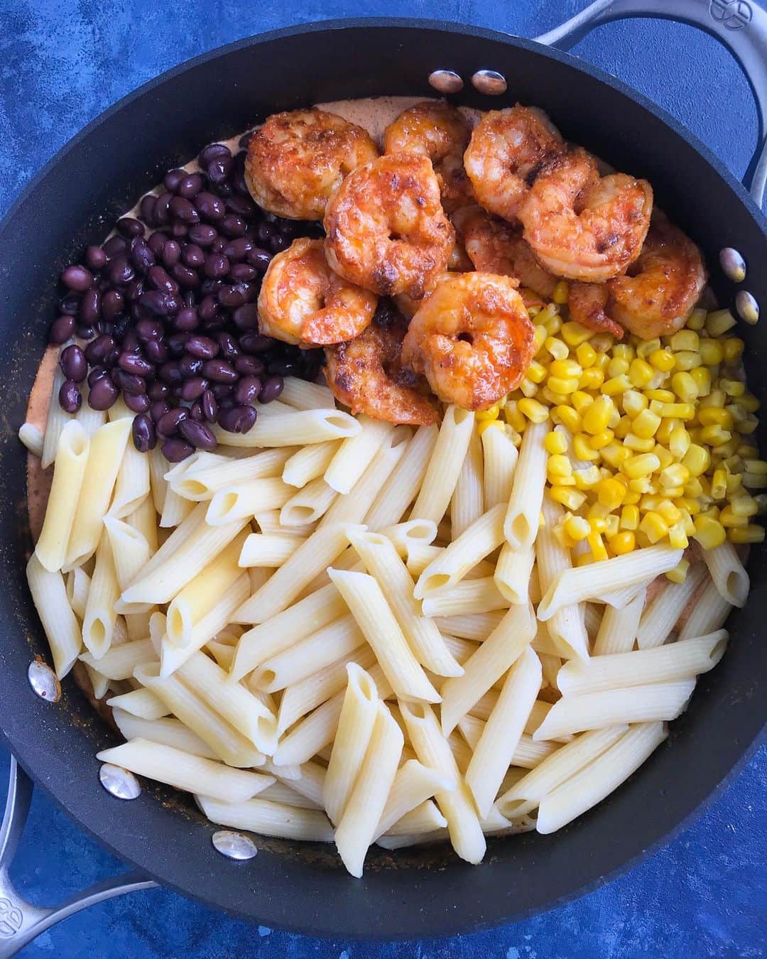 Easy Recipesさんのインスタグラム写真 - (Easy RecipesInstagram)「I absolutely love this Creamy Southwest Shrimp Pasta! It’s so delicious and flavorful and can be prepared within 30 minutes. Grab the full recipe link from my bio.  https://www.cookinwithmima.com/creamy-southwest-shrimp-pasta/」9月23日 0時02分 - cookinwithmima