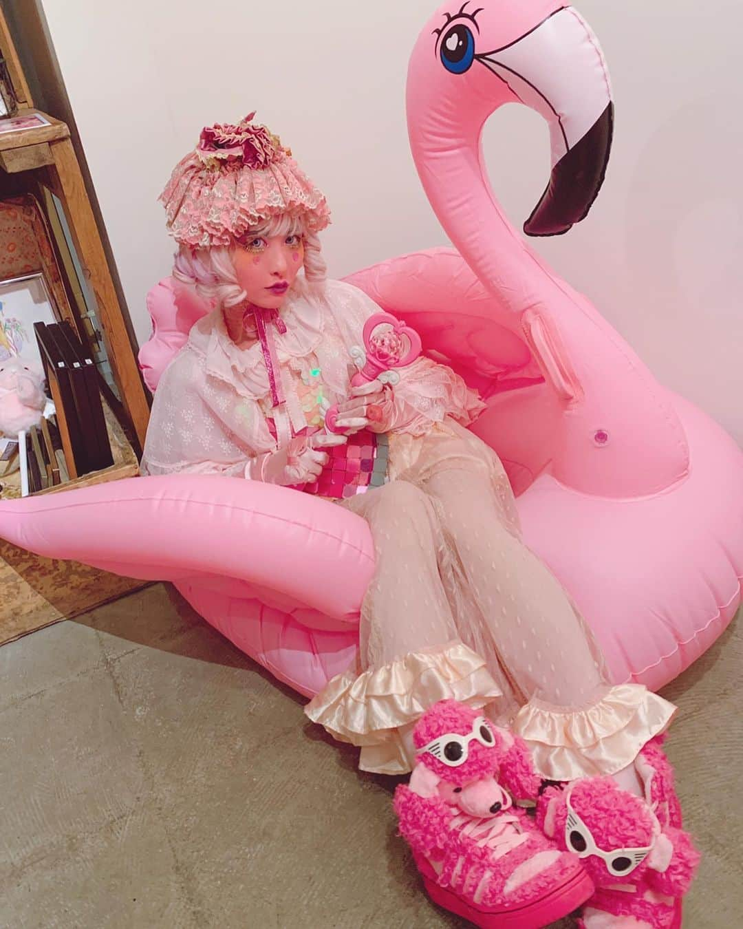 millnaさんのインスタグラム写真 - (millnaInstagram)「ピンクのものしか売りません💗 #PINKPINKSHOP vol.1@原宿マリーエンケーファー 閉幕！ありがとうございました💕10日前告知というめちゃ急すぎ開催だったにも関わらず、ご来場者様なんと100名超えたみたいです…本当にありがとうございます🧠🎀私もみんなも世界ももーっとピンク色に染まりますように💗💗💗 #millna #millnaPINKPINKROSE」9月23日 0時13分 - mi_te_yo