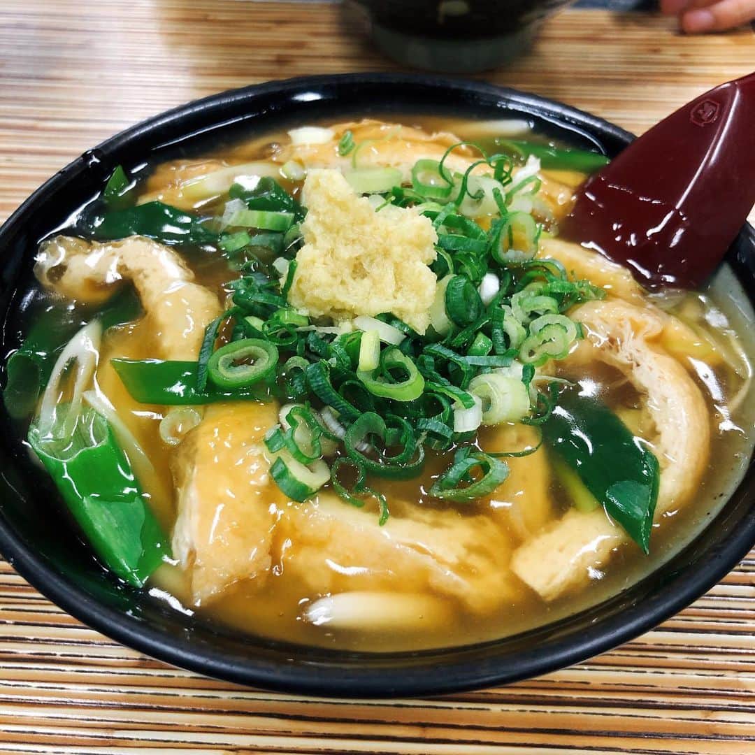 休日課長さんのインスタグラム写真 - (休日課長Instagram)「お昼は谷やんとたぬきうどん。 優しかったなぁ〜 そして生姜が最高の仕事しとった。 お土産も購入してしまった。 お店の方々もとても素敵な方々で最高の昼食でした。また行きたいです。 #うどん #京都 #本炭 #本日の炭水化物」9月22日 15時19分 - kyujitsu_kacho