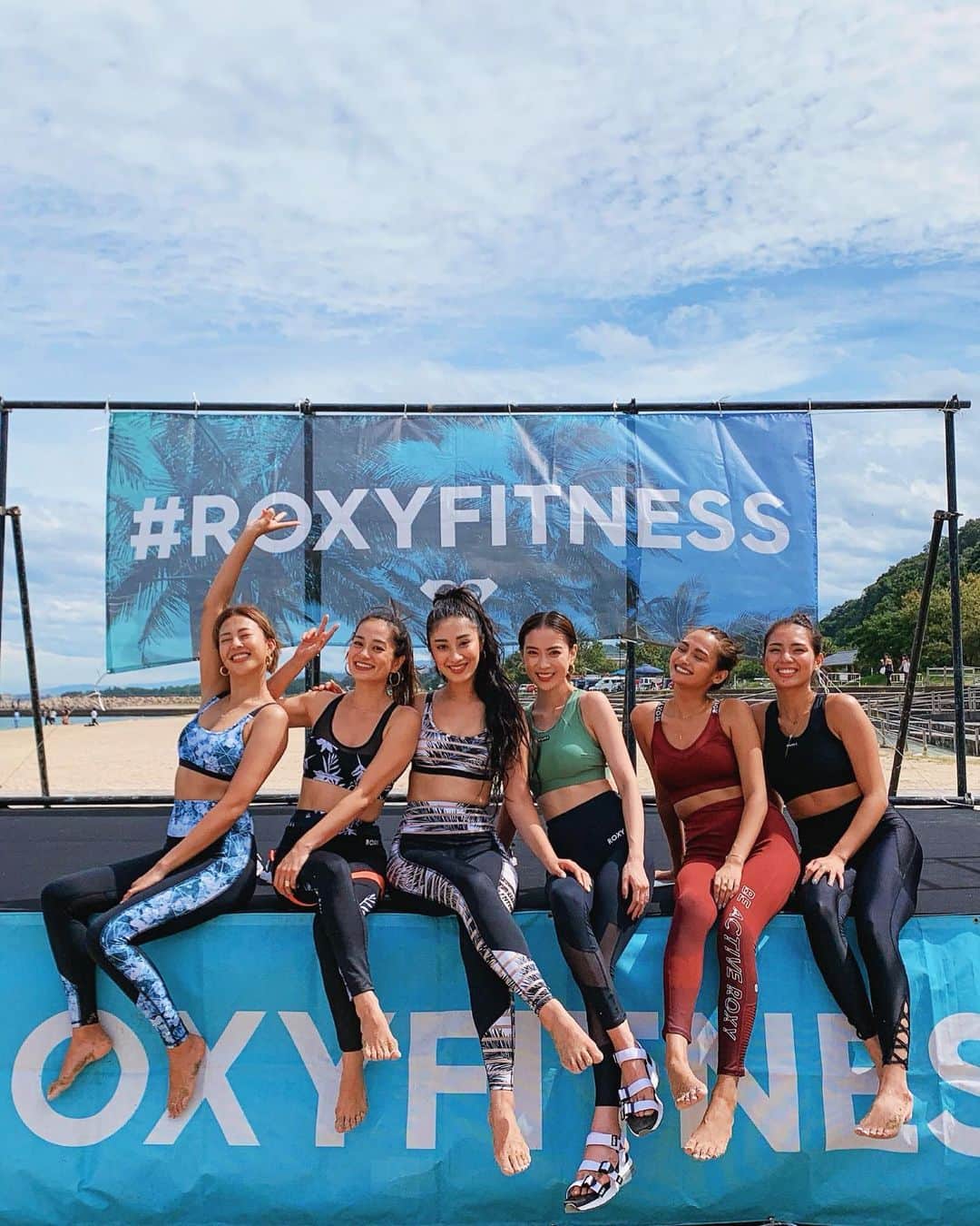 のインスタグラム：「ROXY RUNSUPYOGA💙💙💙 . 最高だね✌️✨ . #roxy #runsupyoga #osaka  #workout」