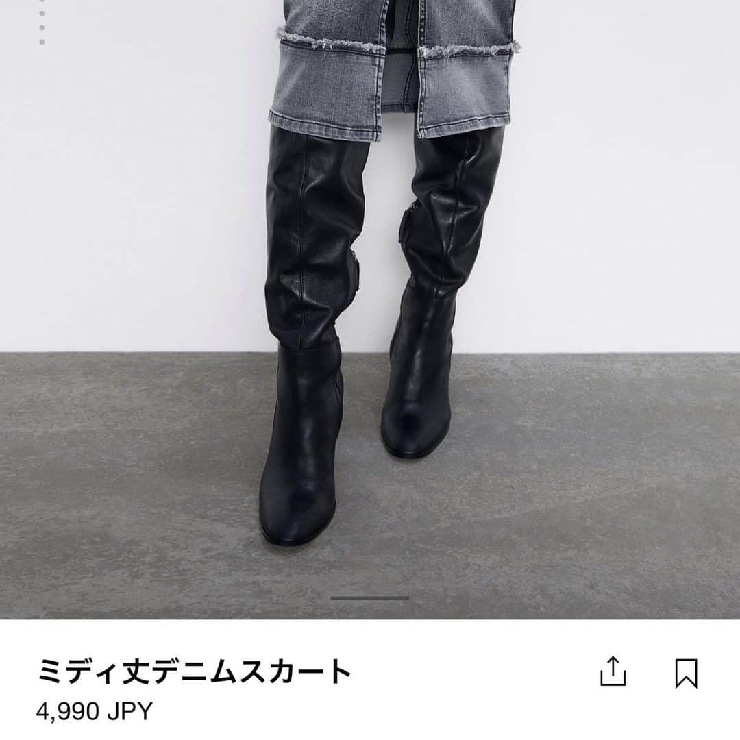Yukarisuminoさんのインスタグラム写真 - (YukarisuminoInstagram)「デニムのタイトスカートが欲しくて探していたところ、見つけましたZARAで。これもZARA、あれもZARA。というわけでこちらもすごくおススメ。ストレッチ入りなのと裾の方にデザインがあるので単なるデニスカでカジュアルになりすぎないところが良い感じです。﻿ ﻿ カーディガンはGUでセットアップで購入したもの。ゆったり着られるタイプなので、気軽に羽織れます。﻿ また金ボタン。﻿ ﻿品名と値段載せておきますね。  カーディガン﻿ @gu_for_all_  スカート﻿ @zara パンプス﻿ @styledeli_official  バッグ﻿ @ysl ﻿ #アラフォーママ #アラフォーファッション #ママファッションプチプラ #ママ #コーディネート #アラフォーコーディネート #アラフォーママコーデ  #locari #jマダムのおしゃれ #レスブリス #秋コーデ #小学生ママ #きれいめカジュアル #みんなのguコーデ #gu秋コーデ2019」9月22日 15時38分 - yukarisumino