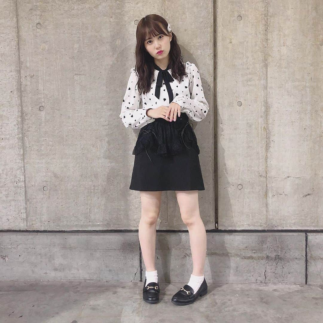 前田彩佳さんのインスタグラム写真 - (前田彩佳Instagram)「今日の私服🖤﻿ ﻿ ＊＊＊＊＊＊＊＊＊＊﻿ ﻿ tops→ みーおんさんからのおさがり💓﻿ skirt→#bubbles  shoes→#gu ﻿ ＊＊＊＊＊＊＊＊＊＊﻿ ﻿ #akb48 #握手会 #私服 #fashion」9月22日 15時54分 - _ayaka1218