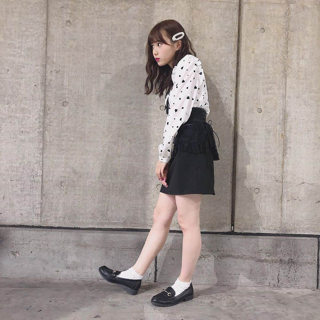 前田彩佳さんのインスタグラム写真 - (前田彩佳Instagram)「今日の私服🖤﻿ ﻿ ＊＊＊＊＊＊＊＊＊＊﻿ ﻿ tops→ みーおんさんからのおさがり💓﻿ skirt→#bubbles  shoes→#gu ﻿ ＊＊＊＊＊＊＊＊＊＊﻿ ﻿ #akb48 #握手会 #私服 #fashion」9月22日 15時54分 - _ayaka1218