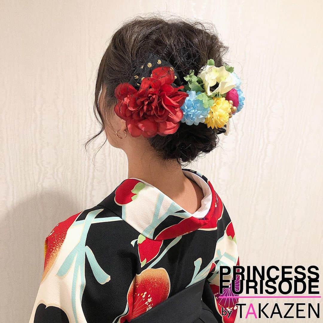 Takazenさんのインスタグラム写真 Takazeninstagram 袴の髪飾り紹介です アップスタイルの髪型には お花をいっぱい付けると めちゃくちゃ可愛いく仕上がります 是非参考にしてみて下さいね Takazen梅田店 Takazen 袴レンタル Kimono 和装 梅田