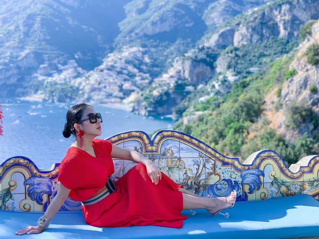 Syahriniさんのインスタグラム写真 - (SyahriniInstagram)「• Feeling So Loved And Grateful !  ____________\\\\____________  #PrincesSyahrini #Positano_September2019 #Italy」9月22日 16時06分 - princessyahrini