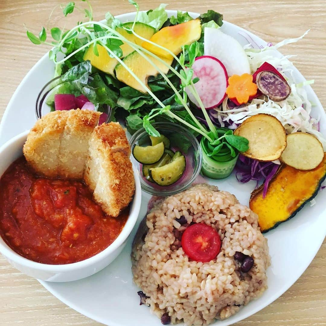 蒲生麻由さんのインスタグラム写真 - (蒲生麻由Instagram)「母乳に良さそうなランチ🥗﻿ ﻿ 自分の食べたもの、飲んだものが﻿ 母乳に直結すると改めて実感する日々❣️﻿ ﻿ 毎日完璧になんてできないけれど、﻿ 出来るだけ...ね。﻿ ﻿ #母乳育児 #2人目育児 #母乳に良さそう﻿ #ソイミートハムカツが絶品 #ランチ﻿ #mamalife #6weeksold #生後1カ月﻿」9月22日 16時15分 - mayugamo_lamana