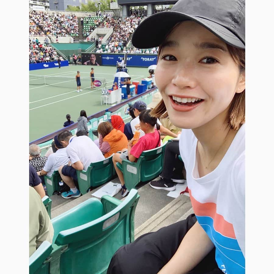 のインスタグラム：「🎾😭❤️🏆🌎 大坂なおみ選手、優勝おめでとう🥇👏🏻﻿ @naomiosaka vs @nastia_pav 決勝戦in大阪。 ﻿ 本当に感動の試合でした！﻿ ﻿ 選手たちのプレイのかっこよさは勿論のこと、﻿ 試合相手に対する対応、、全てに感動しました😭🎾﻿ (4枚目は怪我をしたプティンツェワ選手に、タオルと氷を持って駆け寄る大坂なおみ選手。三枚目は優勝の瞬間！)﻿ ﻿ あぁ、何回も声上げてしまうほどスーパープレイの連続。 かっこよかった。スポーツっていいなぁ。 生で観戦できて良かった！﻿ ﻿ Amazing final match Naomi Osaka vs Pavlyuchenkova.﻿ The players touched us in many ways.﻿ Kindness is always appreciated❣️﻿ ﻿ #優勝 #おめでとう #ちひろトリップ #ちひろtrip関西」