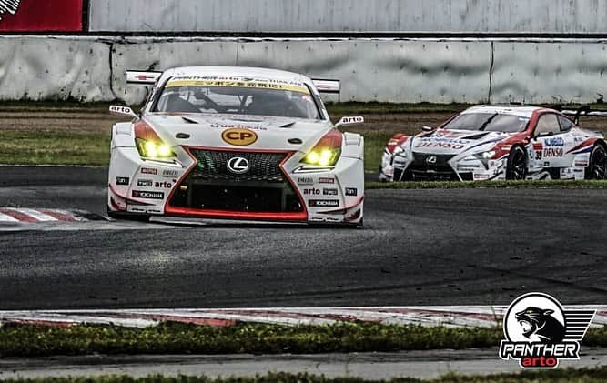 Toyota team thailandさんのインスタグラム写真 - (Toyota team thailandInstagram)「Panther arto team Thailand กับ Sugo GT 300km Race ออกตัว Grid Starts อันดับได้ที่ 15 ในรุ่น GT300 จากรถทั้งหมด 28 คัน ด้วยสภาพอากาศที่ไม่เป็นใจนัก เราทำอันดับได้ที่ 21 โดยทำรอบสนามได้ 75 รอบ พวกเราตั้งใจและพยายามอย่างเต็มที่ หวังว่าแฟนๆ จะเชียร์ให้กำลังใจทีมแข่งรถสัญชาติไทยต่อไปนะครับผม ✌🏻✌🏻🇹🇭 พบกันสนามสุดท้ายของฤดูกาล 2019 AutoBacs SUPER GT Round 8 MOTEGI GT 250km Race "Grand Final" วันที่ 2-3 November ครับผม Lexus RC F GT3 #35 Drivers: Man Nattapong Hortongkum// Saen Walkingshaw #อยากเห็นคนไทยหัวใจมอเตอร์สปอร์ต #TeamWork #TOYOTAteamThailand #CheerThai #ThaiPride #ไม่เชียร์ไทยแล้วจะเชียร์ใคร #แข่งรถ #นักแข่ง #ทีมคนไทย #Car #RaceCar #Racing #SuperCar #LexusRCF #SuperGT #Japan」9月22日 16時29分 - toyotagazooracingteamthailand