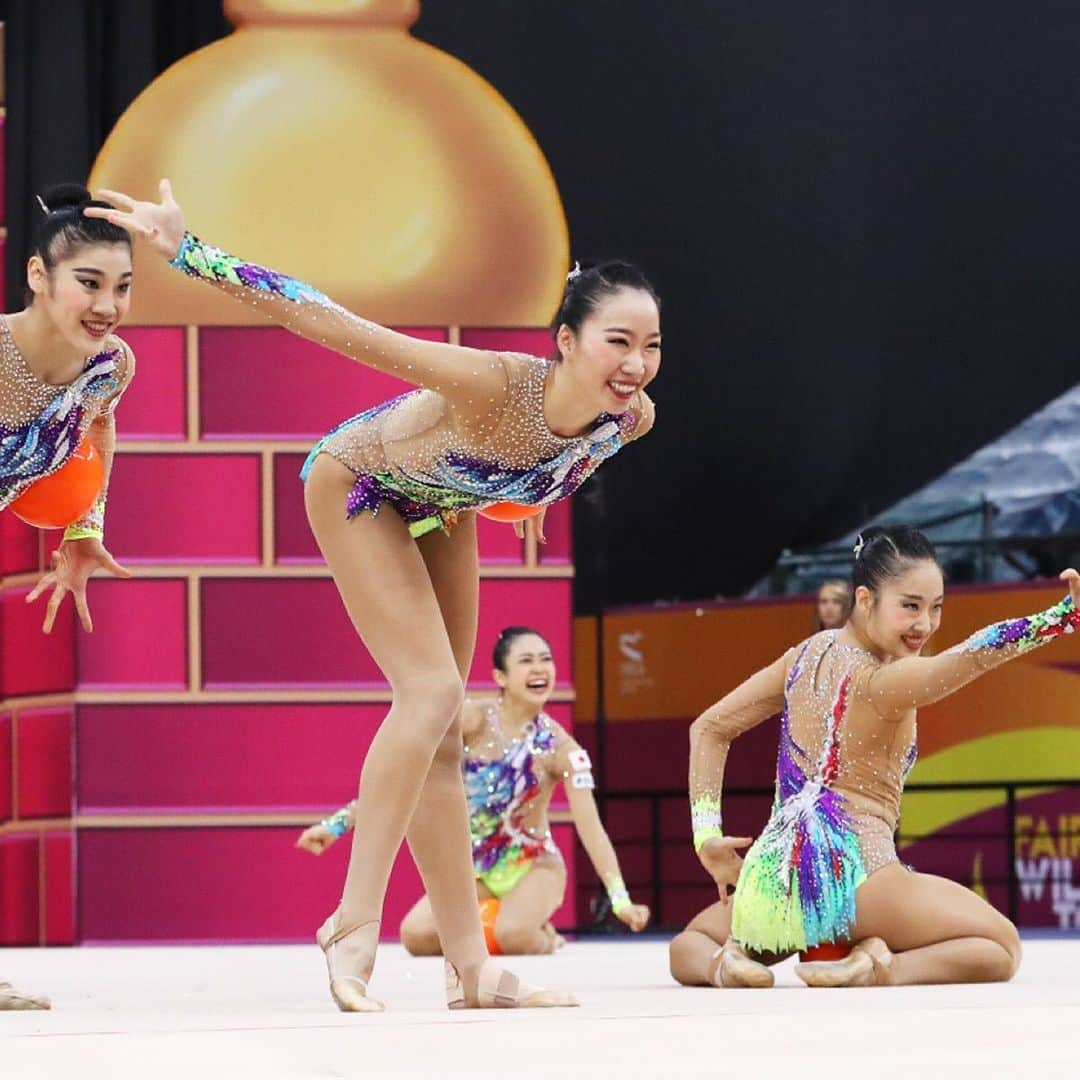 日本経済新聞社さんのインスタグラム写真 - (日本経済新聞社Instagram)「新体操の東京五輪予選を兼ねた世界選手権が21日、アゼルバイジャンのバクーで団体総合が行われ、銀メダルを獲得しました！＝山本博文撮影 #TOKYO2020 #東京五輪 #東京オリンピック #写真 #日経 #日経写真部 #東京 #アゼルバイジャン #新体操 #Olympics #Japan #photo #photography #photographer #nikkei #visualambassadors #wonderful_places #instagood #main_vision #lensbible #tokyo #baku #FIG #GymnasticsRhythmic」9月22日 16時43分 - nikkei