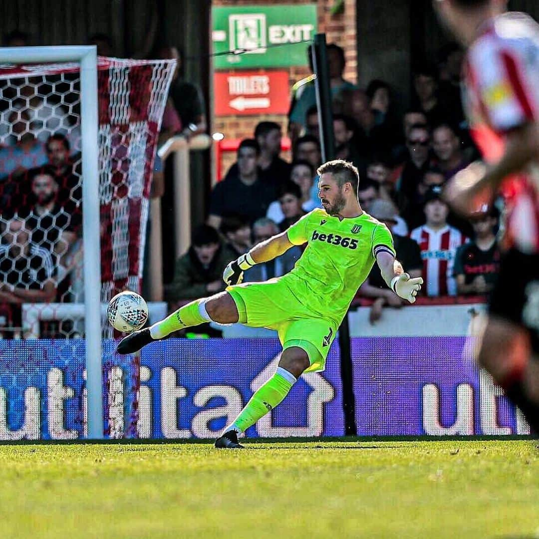 ジャック・バトランドさんのインスタグラム写真 - (ジャック・バトランドInstagram)「important clean sheet yesterday, must build on it now! 👊🏼 @stokecity #BUT1AND」9月22日 16時37分 - jbutland_