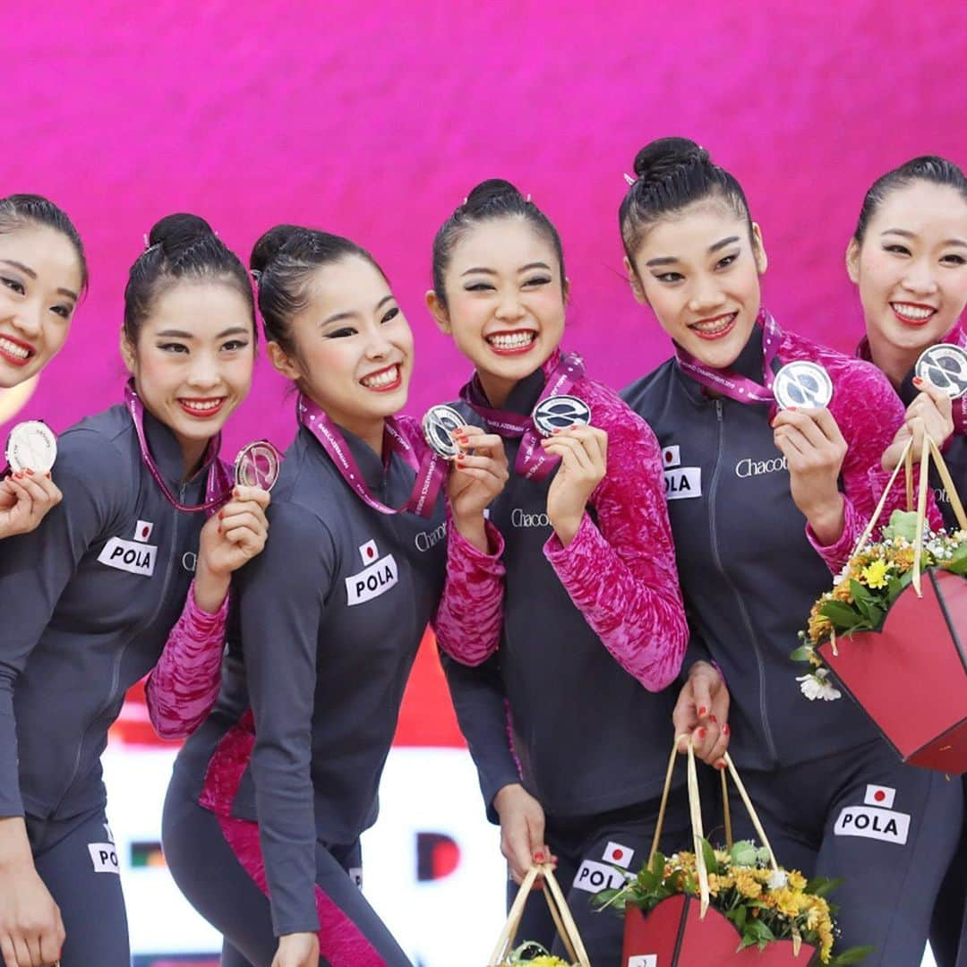 日本経済新聞社さんのインスタグラム写真 - (日本経済新聞社Instagram)「新体操の東京五輪予選を兼ねた世界選手権が21日、アゼルバイジャンのバクーで団体総合が行われ、銀メダルを獲得しました！＝山本博文撮影 #TOKYO2020 #東京五輪 #東京オリンピック #写真 #日経 #日経写真部 #東京 #アゼルバイジャン #新体操 #Olympics #Japan #photo #photography #photographer #nikkei #visualambassadors #wonderful_places #instagood #main_vision #lensbible #tokyo #baku #FIG #GymnasticsRhythmic」9月22日 16時42分 - nikkei