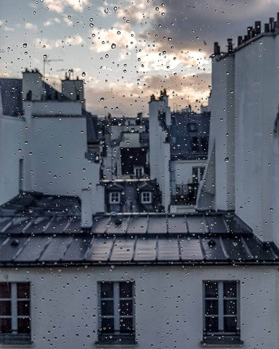 My Little Parisさんのインスタグラム写真 - (My Little ParisInstagram)「Se faire quitter par l’été. 🇬🇧 : Summer just broke up. ( © 📸 @itswhitecute)」9月22日 17時01分 - mylittleparis