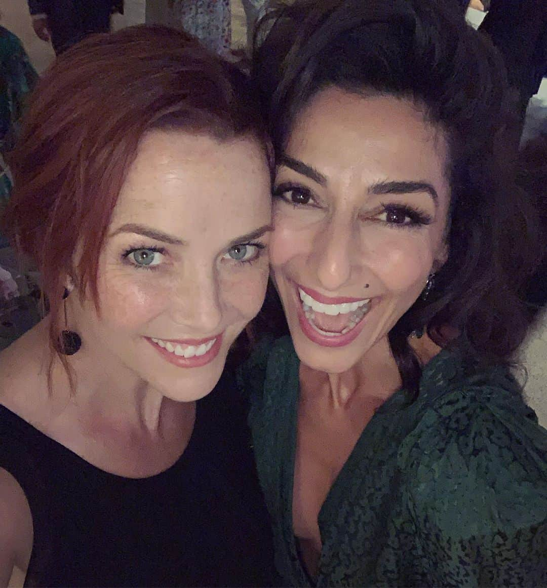 アニー・ワーシングさんのインスタグラム写真 - (アニー・ワーシングInstagram)「Love.This.Lady💚💚💚 @necarzadegan @mptf #eveningbefore #emmys ✨🏆🎭🎬」9月22日 16時53分 - anniewersching