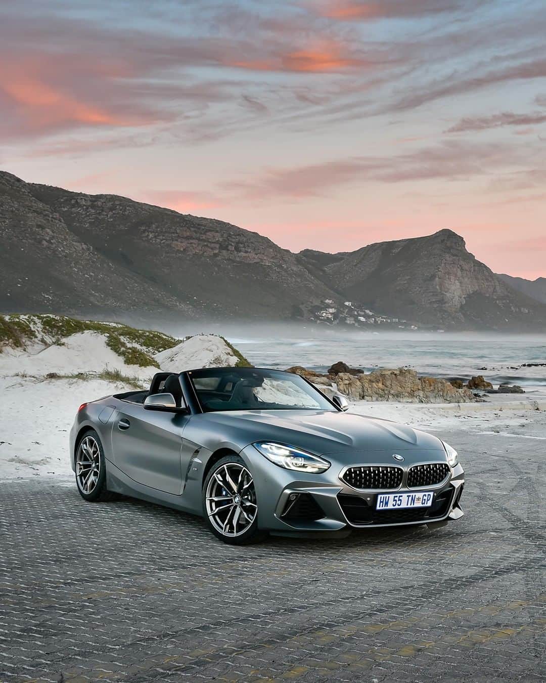 BMWのインスタグラム：「Irresistible charm of a Roadster. The BMW Z4. #TheZ4 #BMW #Z4 __ BMW Z4 M40i: Fuel consumption in l/100 km (combined): 7.4. CO2 emissions in g/km (combined): 168.  Acceleration (0-100 km/h): 4.5 s. Power: 250 kW, 340 hp, 500 Nm. Top speed (limited): 250 km/h.  The values of fuel consumptions, CO2 emissions and energy consumptions shown were determined according to the European Regulation (EC) 715/2007 in the version applicable at the time of type approval. The figures refer to a vehicle with basic configuration in Germany and the range shown considers optional equipment and the different size of wheels and tires available on the selected model. The values of the vehicles are already based on the new WLTP regulation and are translated back into NEDC-equivalent values in order to ensure the comparison between the vehicles. [With respect to these vehicles, for vehicle related taxes or other duties based (at least inter alia) on CO2-emissions the CO2 values may differ to the values stated here.] The CO2 efficiency specifications are determined according to Directive 1999/94/EC and the European Regulation in its current version applicable. The values shown are based on the fuel consumption, CO2 values and energy consumptions according to the NEDC cycle for the classification. Further information on official fuel consumption figures and specific CO2 emission values of new passenger cars is included in the following guideline: 'Leitfaden über den Kraftstoffverbrauch, die CO2-Emissionen und den Stromverbrauch neuer Personenkraftwagen' (Guide to the fuel economy, CO2 emissions and electric power consumption of new passenger cars), which can be obtained free of charge from all dealerships, from Deutsche Automobil Treuhand GmbH (DAT), Hellmuth-Hirth-Str. 1, 73760 Ostfildern-Scharnhausen and at https://www.dat.de/co2/.」