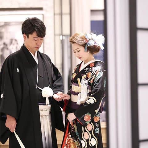 ホテルモントレウェディング【公式】 のインスタグラム：「♥ ￣￣￣￣￣￣￣￣￣￣ @montereyweddingをフォローして 『 #モントレ花嫁 』『 #ホテルモントレ』の タグをつけて投稿してくださいね＊*. ・ ホテルモントレ ラ・スール大阪 @lasoeurosaka_wedding ・ 神前式はもちろん、和装前撮り でも人気の神殿や庭園*. 洋装とガラリと印象が変わり素敵です☆ ・ ——————————. ◆ブライダルフェア予約はこちらをcheck＊* http://bit.ly/2OQh0ac ◆ホテルモントレ ラ・スール大阪の公式HPはこちら* https://www.monterey-wedding.jp/lasoeur_osaka/ ——————————. ・ ◆ホテルモントレ公式HPはこちら* https://www.monterey-wedding.jp ・ #モントレ #モントレ花婿 #プレ花嫁 #卒花 #marry花嫁 #dressy花嫁 #farnyレポ #プラコレ ﻿#maricuru #dressy花嫁 #日本中のプレ花嫁さんと繋がりたい #ウエディングニュース #flower #ウェディングドレス #dress #結婚式 #披露宴 #結婚式場 #2019年秋婚 #2019年冬婚 #ホテルモントレラスール大阪 #ラスール大阪 #大阪 #お色直し #披露宴レポ #ウェディングパーティー #新郎新婦」