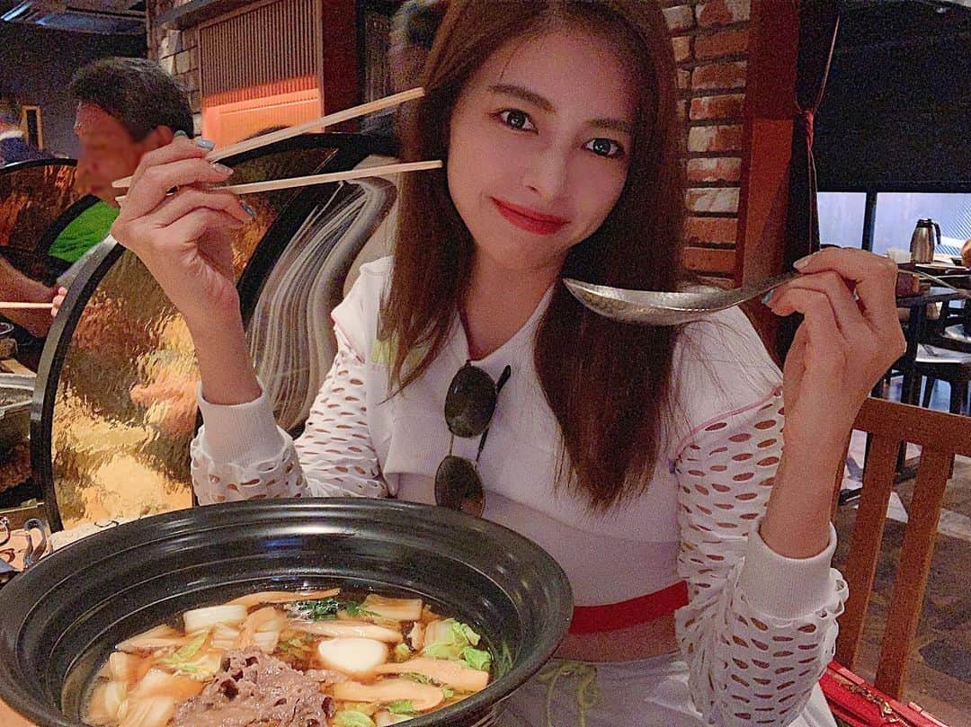 得あゆさんのインスタグラム写真 - (得あゆInstagram)「ジャパニーズごはん🍜🇯🇵 ・ ・ ・ ・ #日本#和食#夜ごはん#うどん#麺類#東京#ごはん#美味しい#グルメ#食べ歩き#スウェット#お洒落#インスタ映え#写真#カメラ女子#つるとんたん#飲み#オトナ女子#大人カジュアル#大人コーデ#サングラス#シンプル#六本木#roppongi#japanesegirl#japanesefood#puma#sunglasses#gourmet#udon」9月22日 17時03分 - tokuayu819