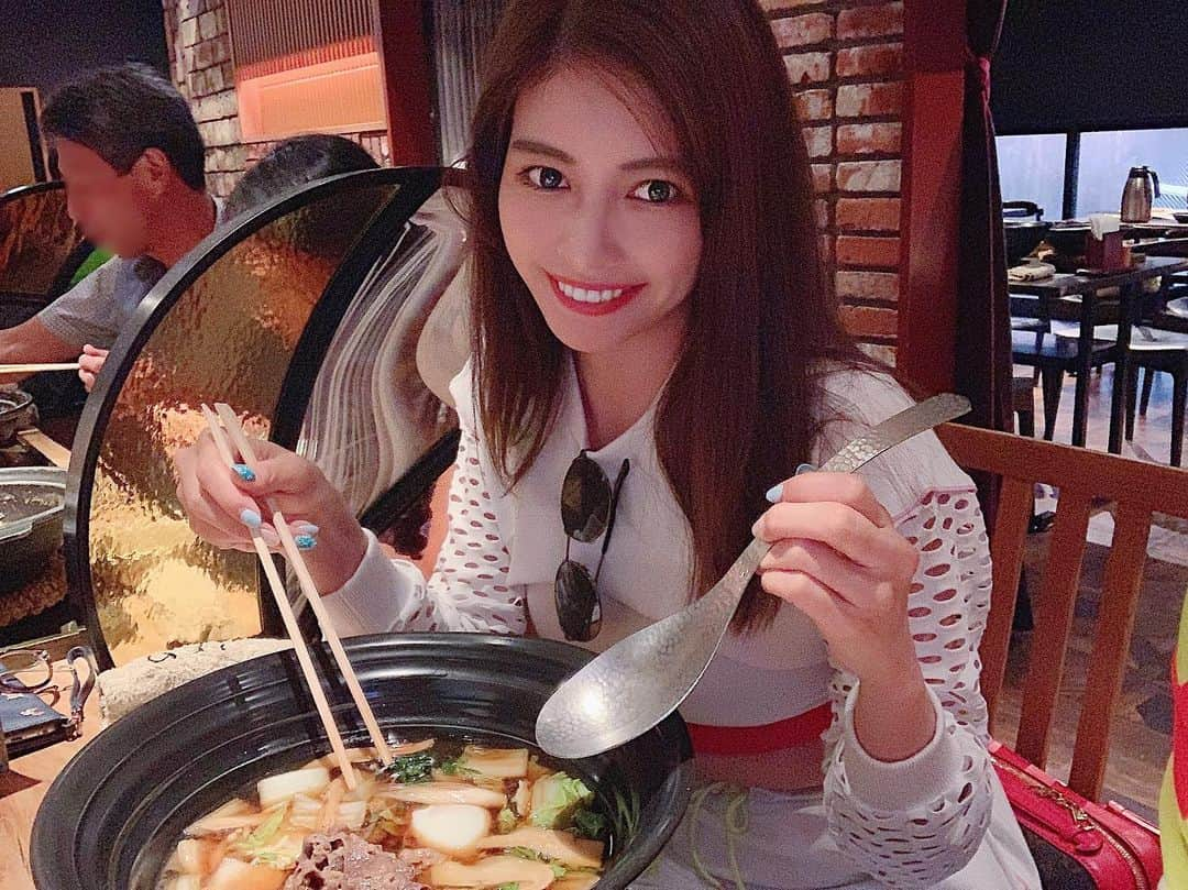 得あゆさんのインスタグラム写真 - (得あゆInstagram)「ジャパニーズごはん🍜🇯🇵 ・ ・ ・ ・ #日本#和食#夜ごはん#うどん#麺類#東京#ごはん#美味しい#グルメ#食べ歩き#スウェット#お洒落#インスタ映え#写真#カメラ女子#つるとんたん#飲み#オトナ女子#大人カジュアル#大人コーデ#サングラス#シンプル#六本木#roppongi#japanesegirl#japanesefood#puma#sunglasses#gourmet#udon」9月22日 17時03分 - tokuayu819